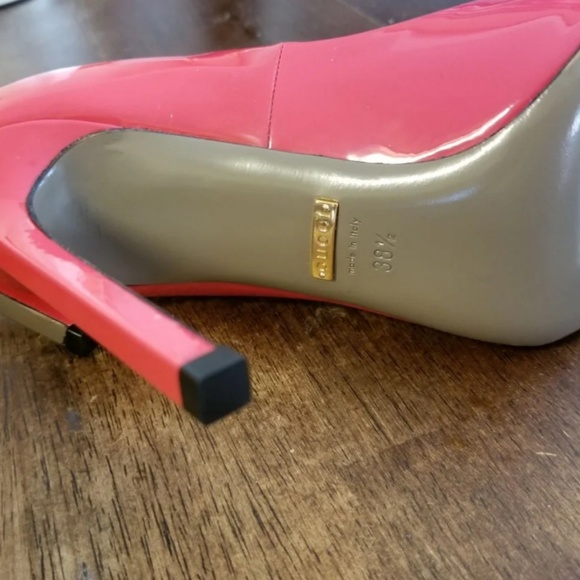 Gorgeous Red Gucci Shoes . - Picture 2 of 7